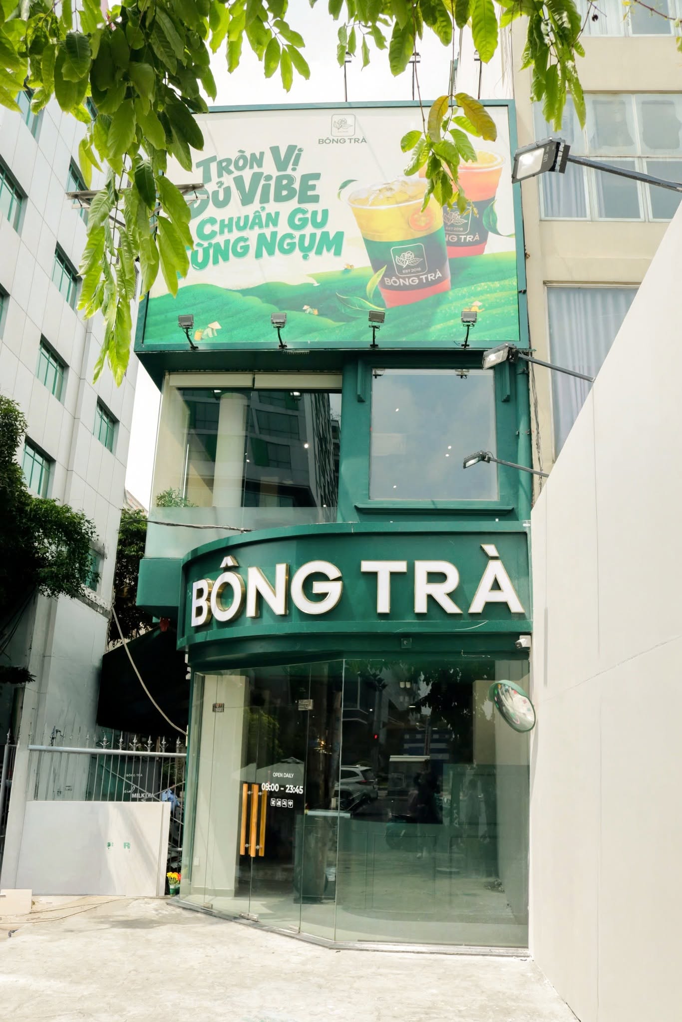 A-Z về nhượng quyền F&B: N&ecirc;n chọn thương hiệu c&oacute; sẵn hay tự mở qu&aacute;n